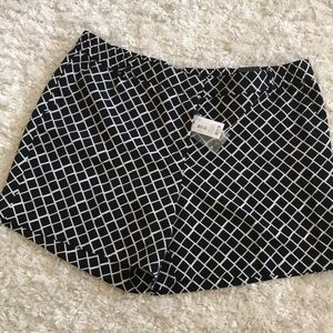 Limited Black & White Easy Short, Elastic Waist